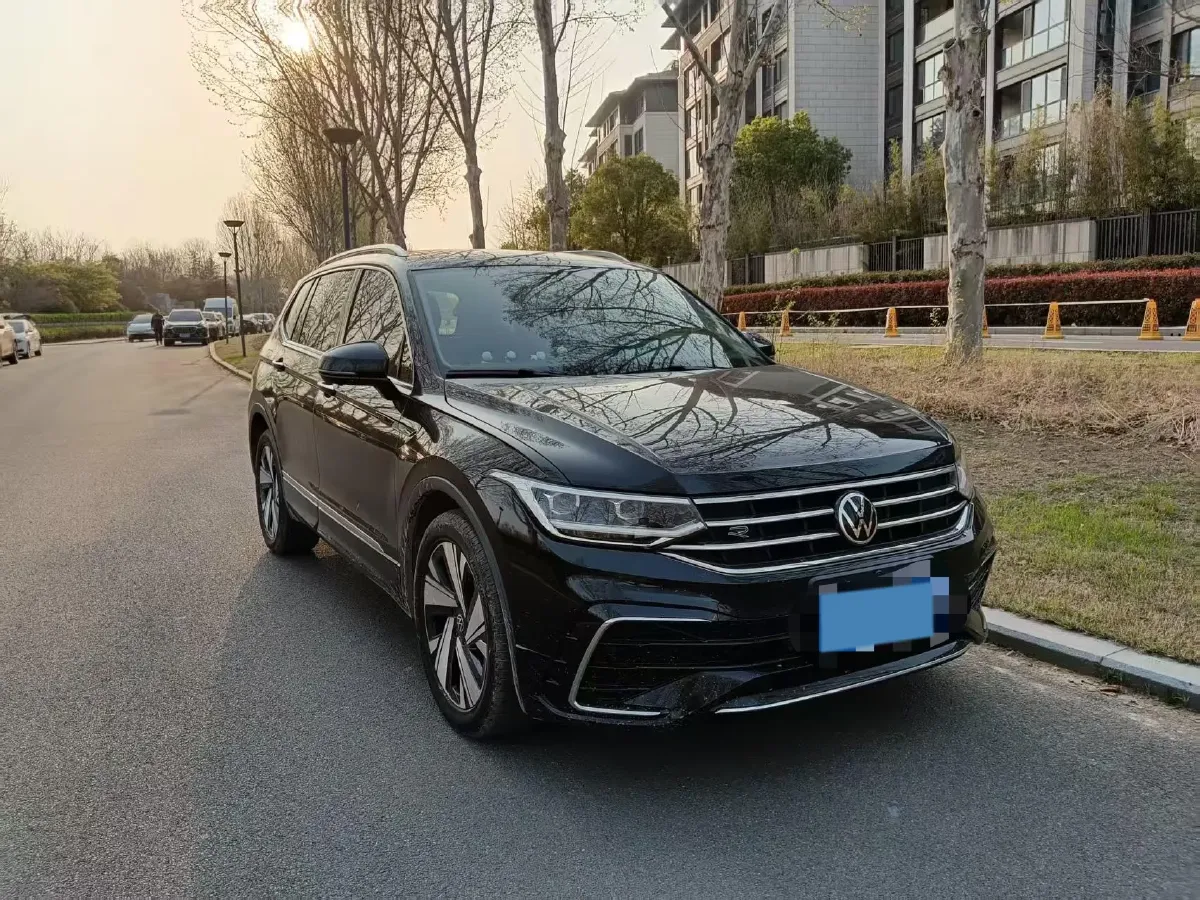 2023 Volkswagen Tiguan L 2.0T 186HP L4 7DCT,autocango,china used car exporter,china ev exporter,chinese used car exporter,chinese used ev exporter