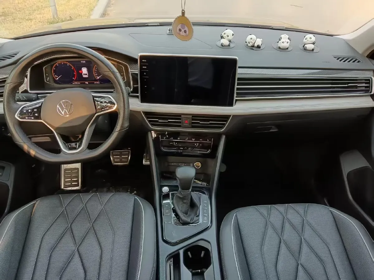 2023 Volkswagen Tiguan L 2.0T 186HP L4 7DCT,autocango,china used car exporter,china ev exporter,chinese used car exporter,chinese used ev exporter