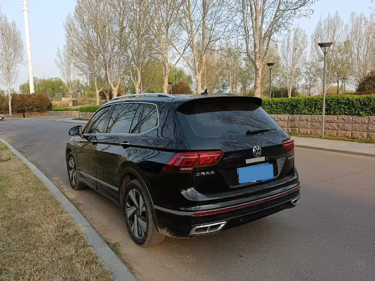 2023 Volkswagen Tiguan L 2.0T 186HP L4 7DCT,autocango,china used car exporter,china ev exporter,chinese used car exporter,chinese used ev exporter