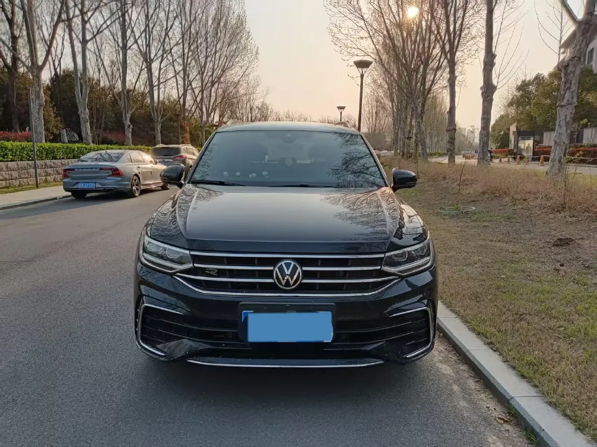 2023 Volkswagen Tiguan L 2.0T 186HP L4 7DCT,autocango,china used car exporter,china ev exporter,chinese used car exporter,chinese used ev exporter