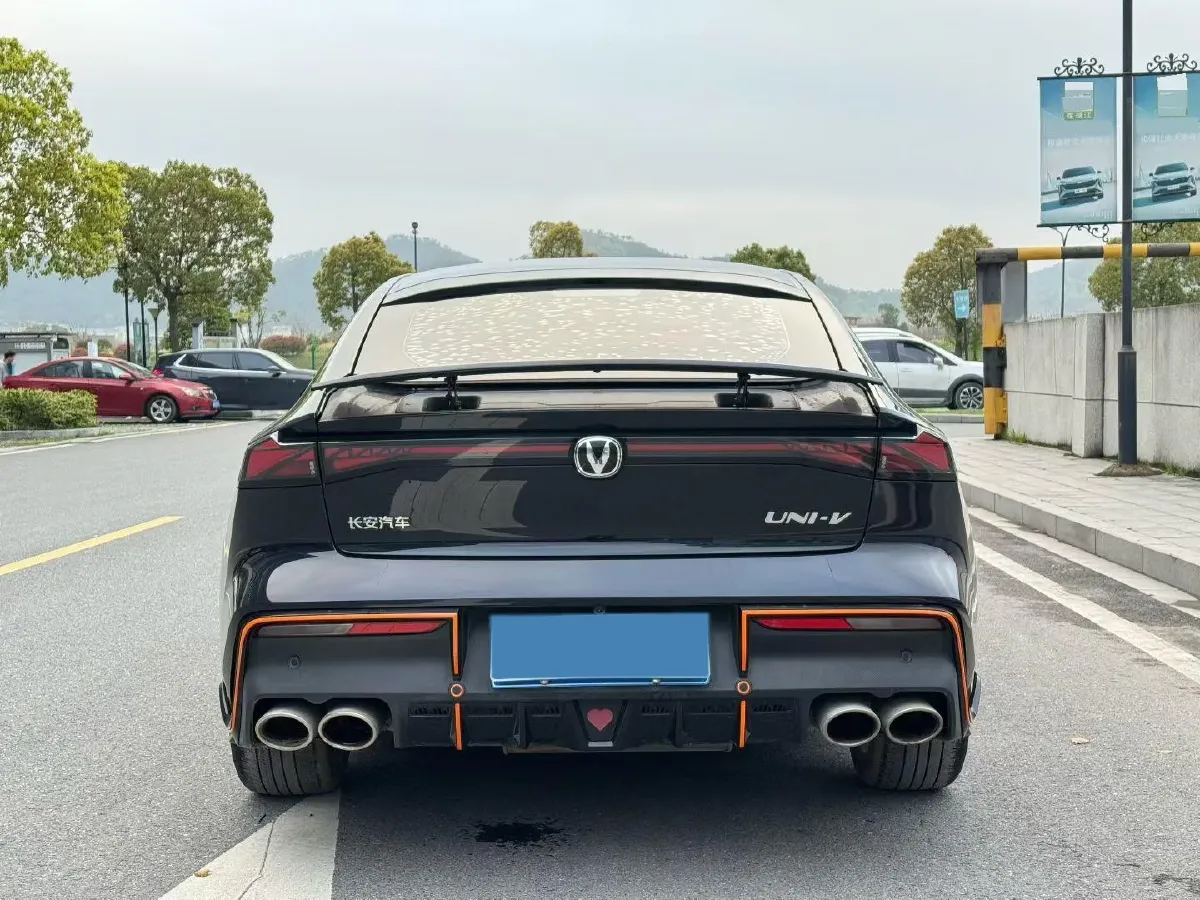 2023 ChangAn UNI-V 1.5T 188HP L4 7DCT,autocango,china used car exporter,china ev exporter,chinese used car exporter,chinese used ev exporter