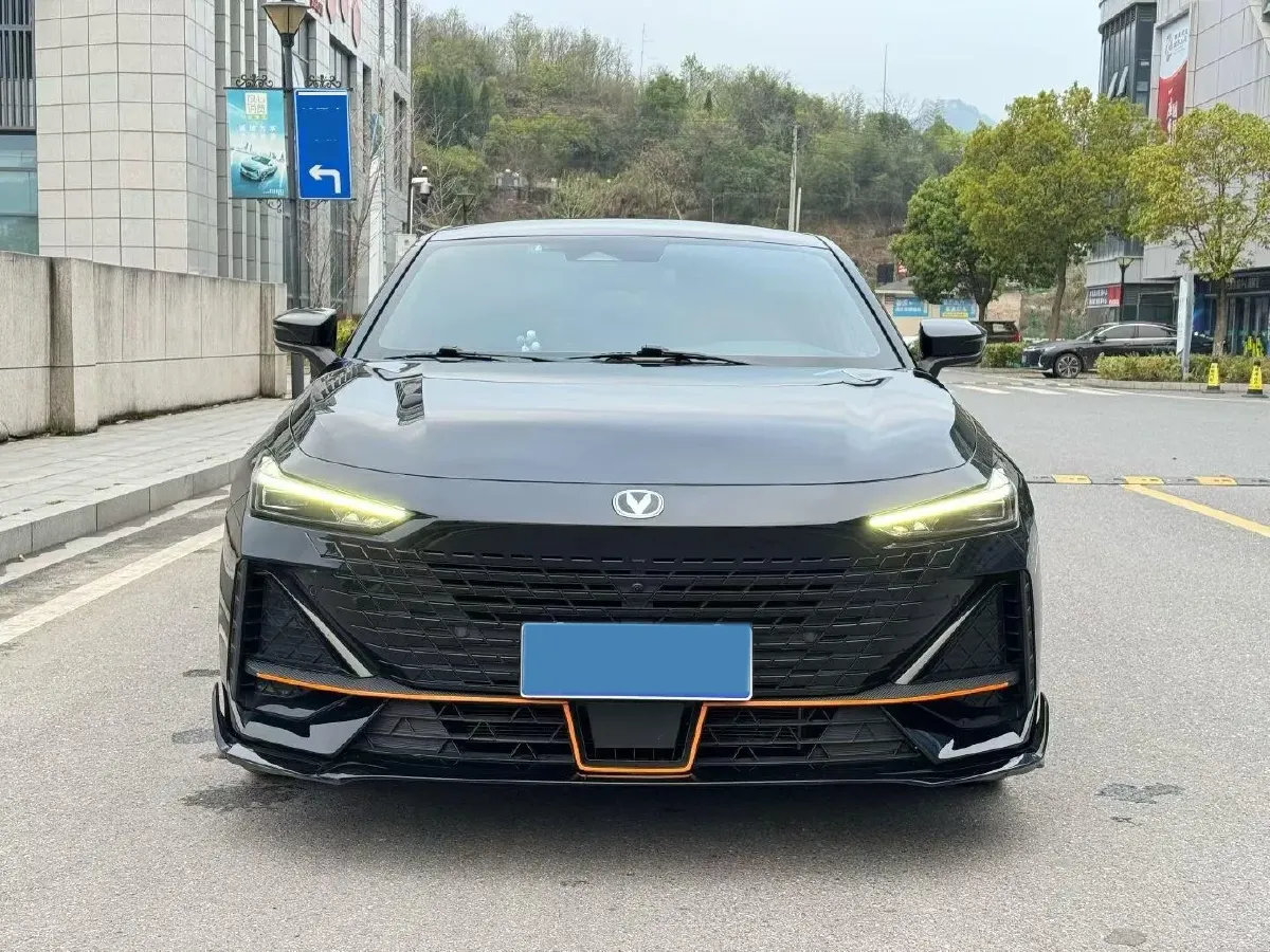 2023 ChangAn UNI-V 1.5T 188HP L4 7DCT,autocango,china used car exporter,china ev exporter,chinese used car exporter,chinese used ev exporter