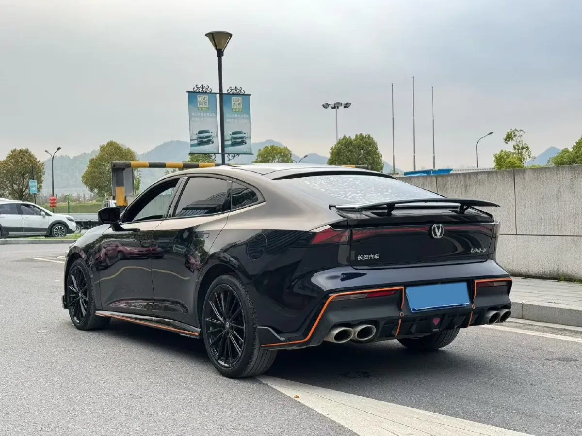 2023 ChangAn UNI-V 1.5T 188HP L4 7DCT,autocango,china used car exporter,china ev exporter,chinese used car exporter,chinese used ev exporter