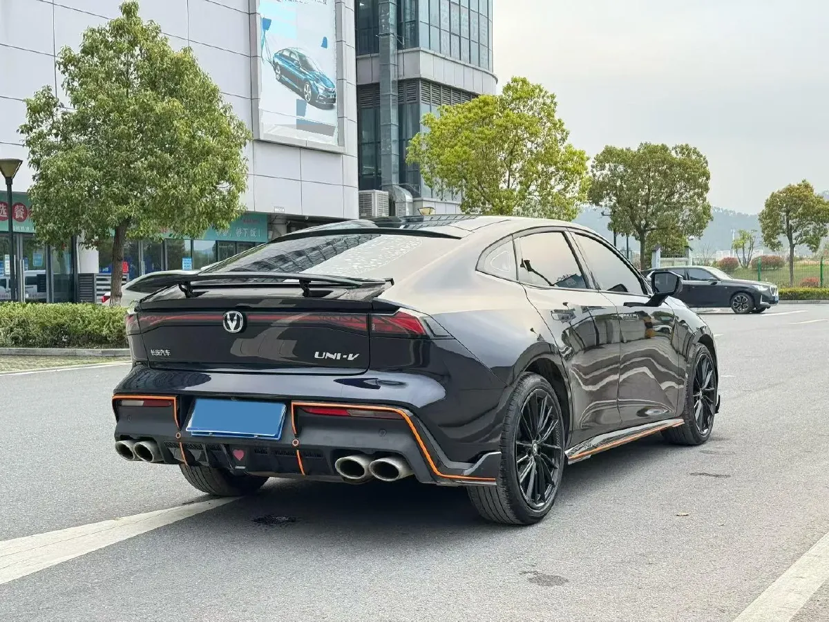 2023 ChangAn UNI-V 1.5T 188HP L4 7DCT,autocango,china used car exporter,china ev exporter,chinese used car exporter,chinese used ev exporter