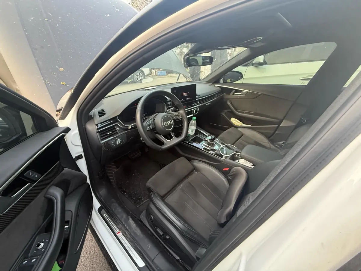 2022 Audi A4L 2.0T 252HP L4 7DCT,autocango,china used car exporter,china ev exporter,chinese used car exporter,chinese used ev exporter