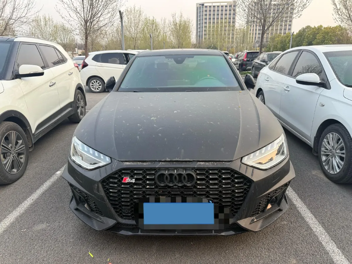 2022 Audi A4L 2.0T 252HP L4 7DCT,autocango,china used car exporter,china ev exporter,chinese used car exporter,chinese used ev exporter