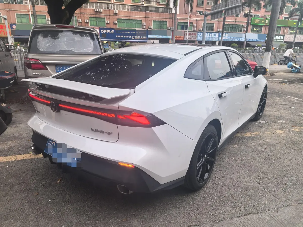 2022 ChangAn UNI-V 1.5T 188HP L4 7DCT,autocango,china used car exporter,china ev exporter,chinese used car exporter,chinese used ev exporter