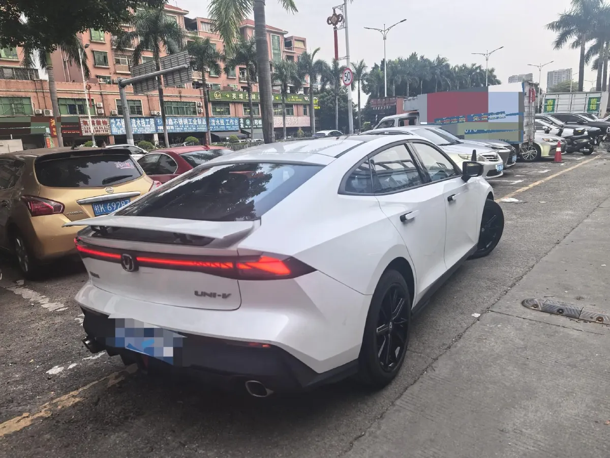 2022 ChangAn UNI-V 1.5T 188HP L4 7DCT,autocango,china used car exporter,china ev exporter,chinese used car exporter,chinese used ev exporter