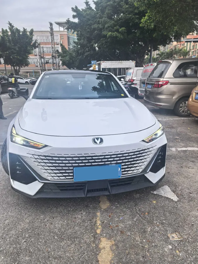 2022 ChangAn UNI-V 1.5T 188HP L4 7DCT,autocango,china used car exporter,china ev exporter,chinese used car exporter,chinese used ev exporter