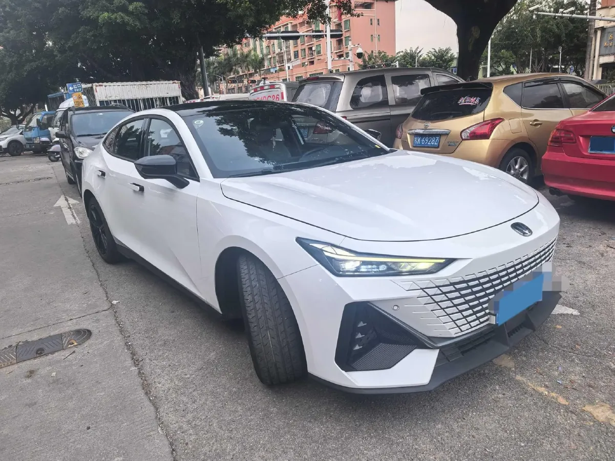 2022 ChangAn UNI-V 1.5T 188HP L4 7DCT,autocango,china used car exporter,china ev exporter,chinese used car exporter,chinese used ev exporter