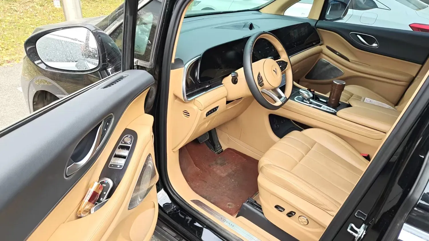 2024 Voyah Dream 1.5T 150HP L4 PHEV 43KWH,autocango,china used car exporter,china ev exporter,chinese used car exporter,chinese used ev exporter