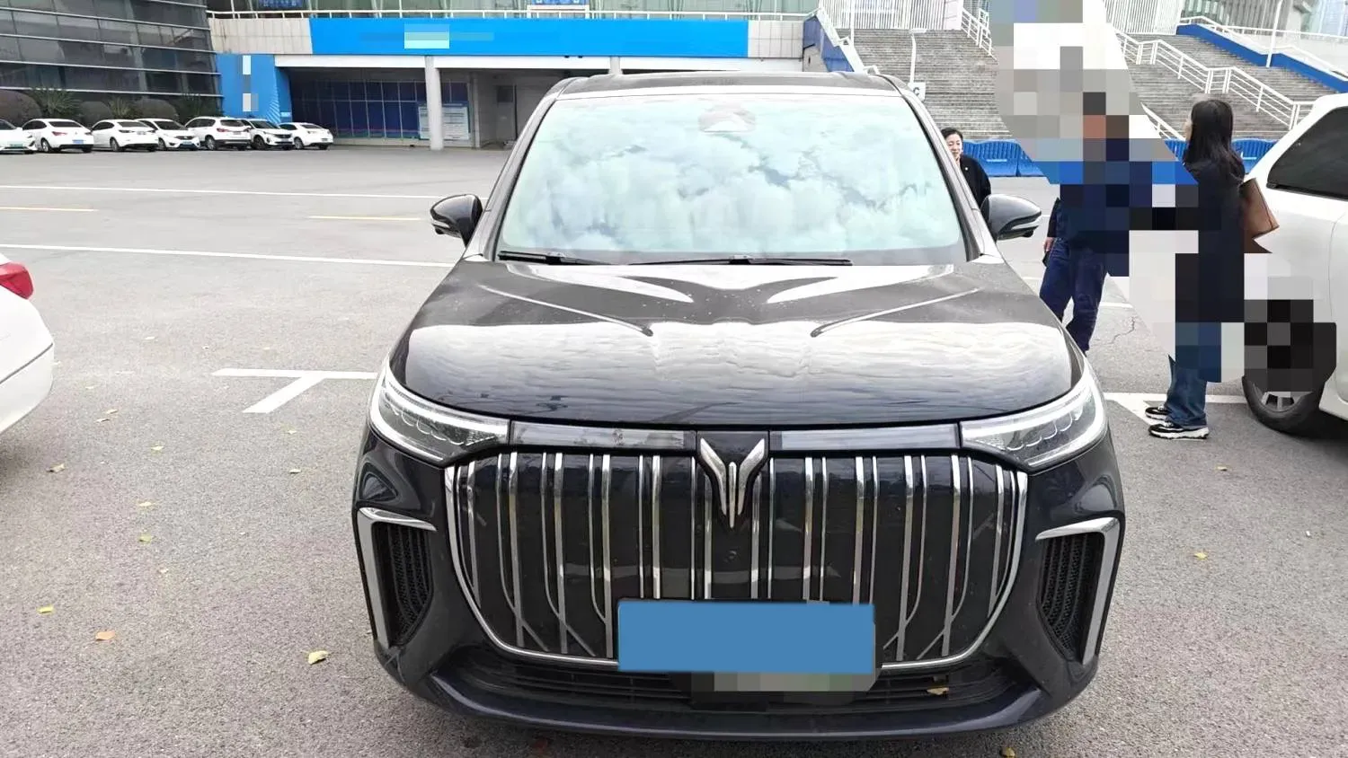 2024 Voyah Dream 1.5T 150HP L4 PHEV 43KWH,autocango,china used car exporter,china ev exporter,chinese used car exporter,chinese used ev exporter