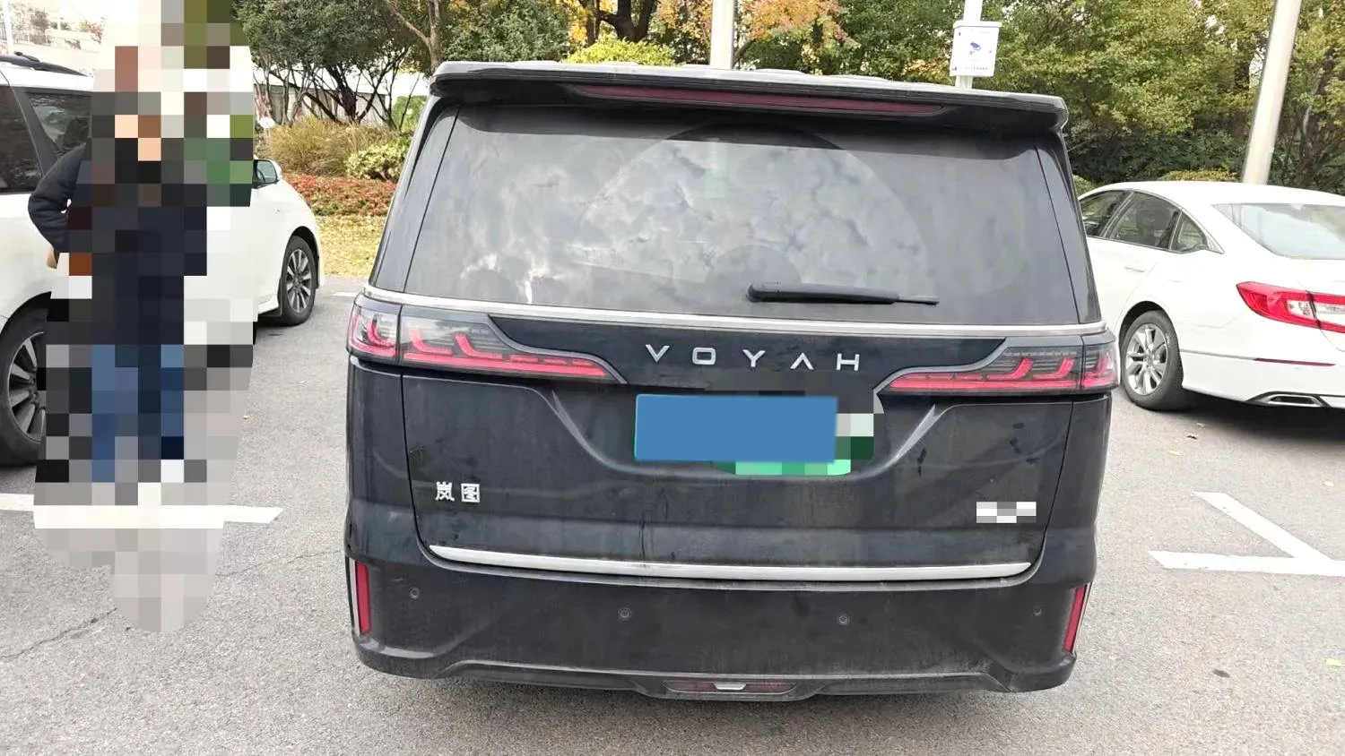 2024 Voyah Dream 1.5T 150HP L4 PHEV 43KWH,autocango,china used car exporter,china ev exporter,chinese used car exporter,chinese used ev exporter