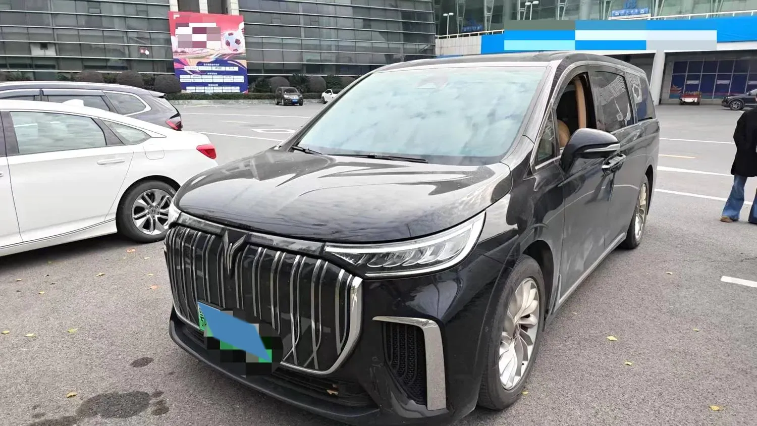 2024 Voyah Dream 1.5T 150HP L4 PHEV 43KWH,autocango,china used car exporter,china ev exporter,chinese used car exporter,chinese used ev exporter