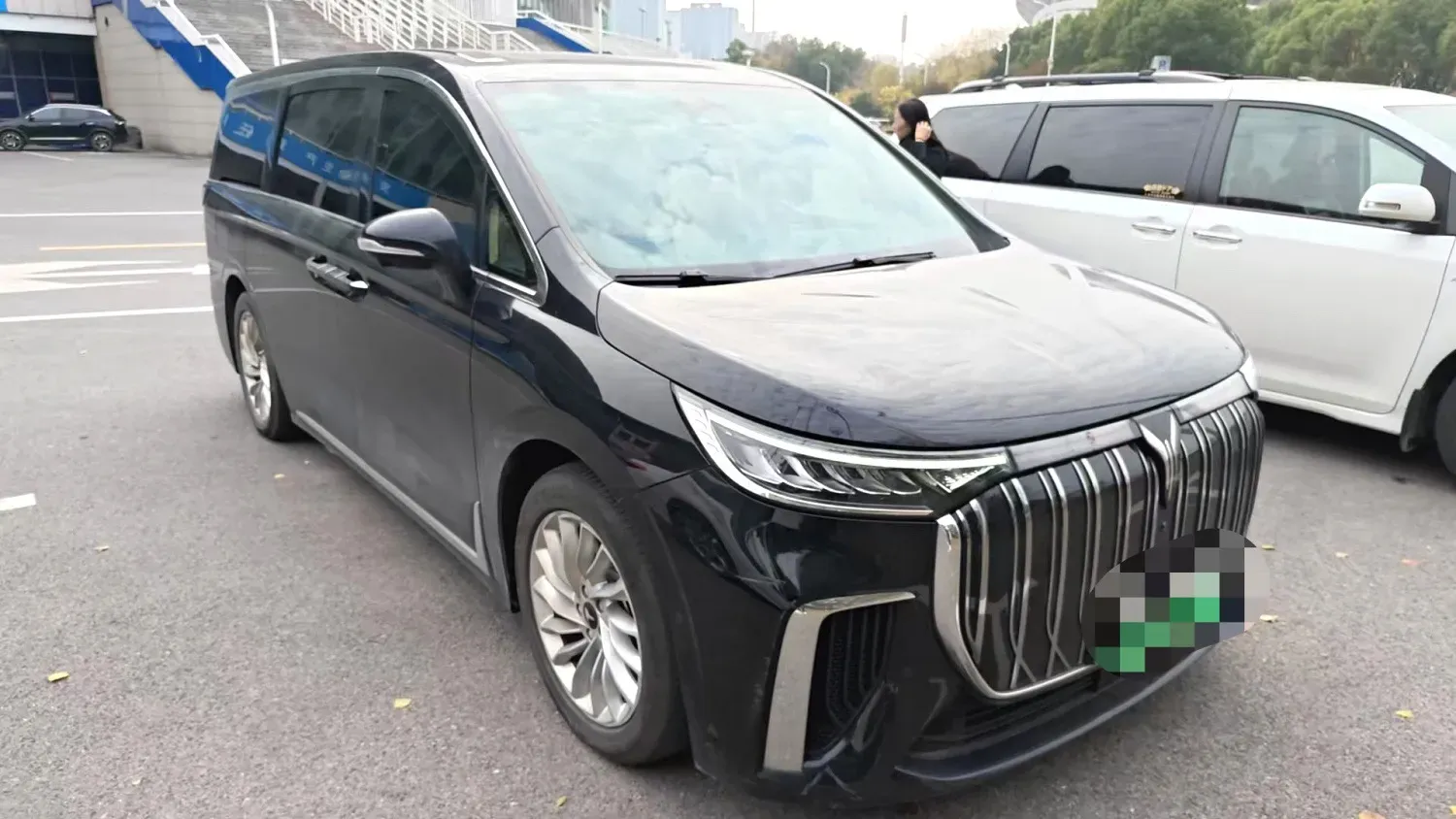 2024 Voyah Dream 1.5T 150HP L4 PHEV 43KWH,autocango,china used car exporter,china ev exporter,chinese used car exporter,chinese used ev exporter