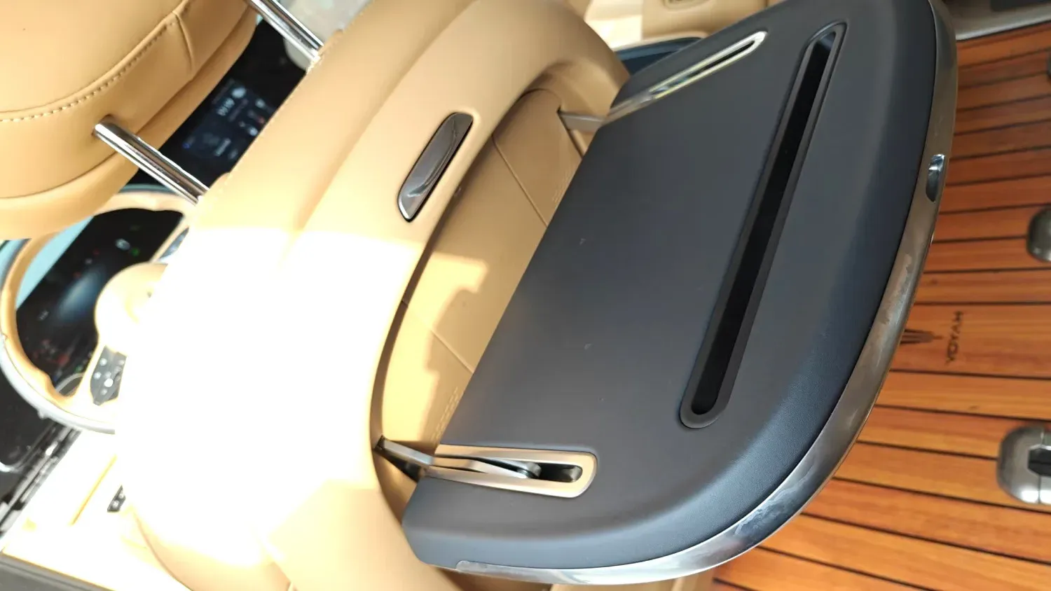 2024 Voyah Dream 1.5T 150HP L4 PHEV 43KWH,autocango,china used car exporter,china ev exporter,chinese used car exporter,chinese used ev exporter