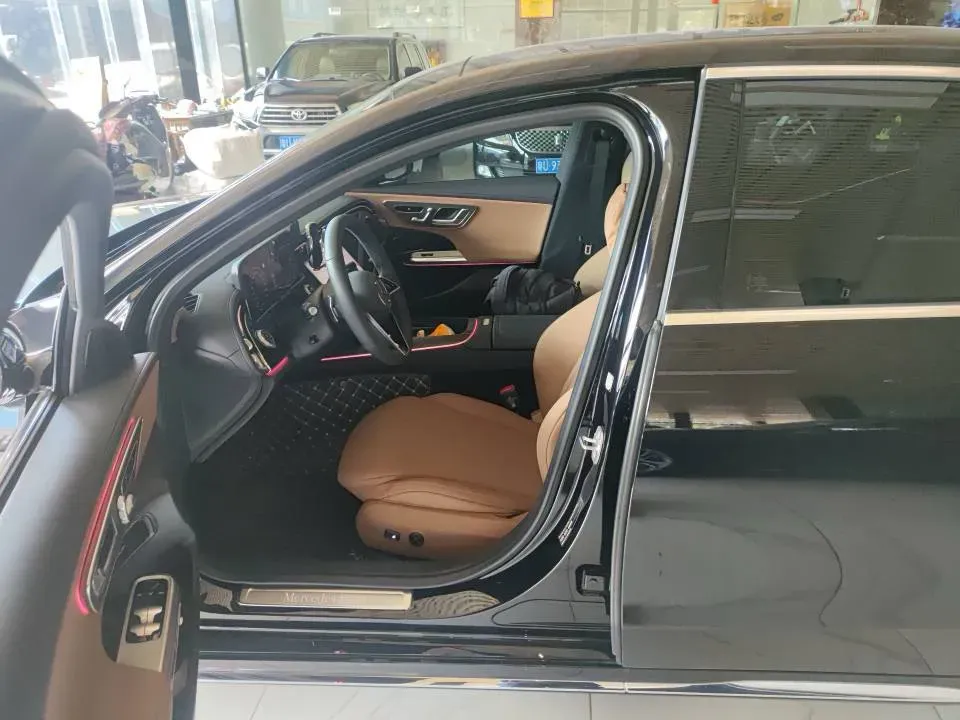 2024 Mercedes-Benz E Class 2.0T 204HP L4 9AT PHEV 25.4KWH,autocango,china used car exporter,china ev exporter,chinese used car exporter,chinese used ev exporter