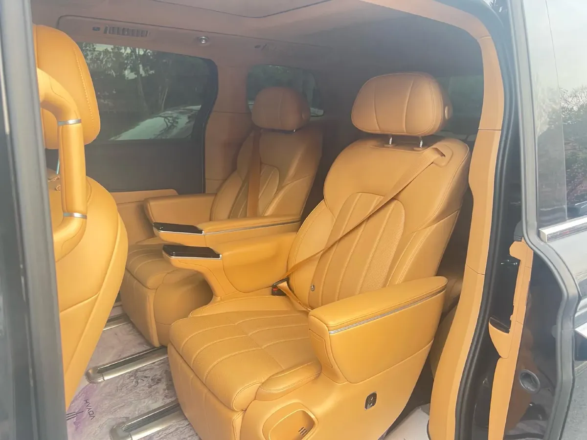 2025 Voyah Dream 1.5T 150HP L4 PHEV 41.7KWH,autocango,china used car exporter,china ev exporter,chinese used car exporter,chinese used ev exporter