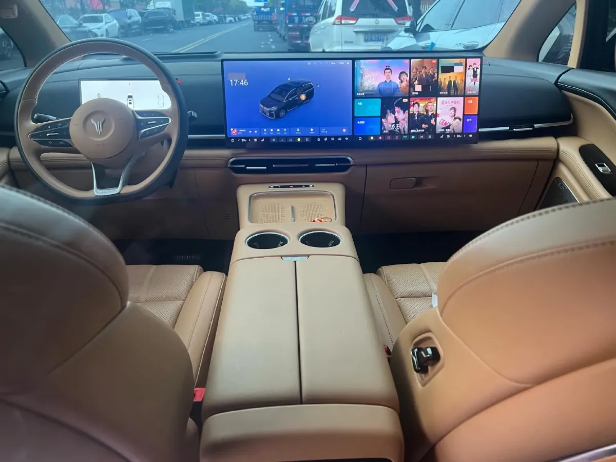 2025 Voyah Dream 1.5T 150HP L4 PHEV 41.7KWH,autocango,china used car exporter,china ev exporter,chinese used car exporter,chinese used ev exporter