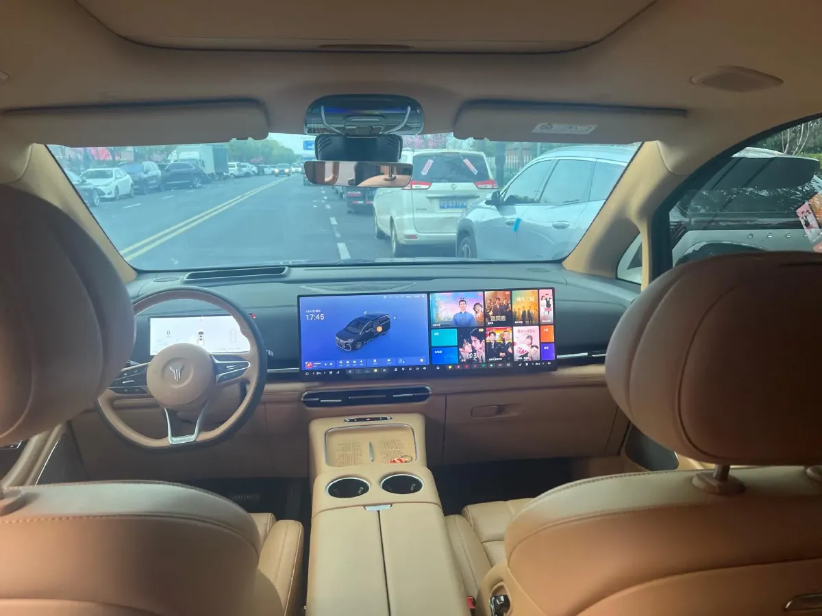 2025 Voyah Dream 1.5T 150HP L4 PHEV 41.7KWH,autocango,china used car exporter,china ev exporter,chinese used car exporter,chinese used ev exporter