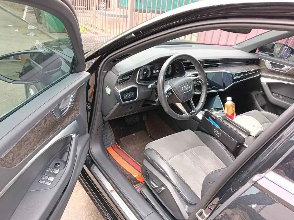 2023 Audi A6L 2.0T 245HP L4 7DCT,autocango,china used car exporter,china ev exporter,chinese used car exporter,chinese used ev exporter