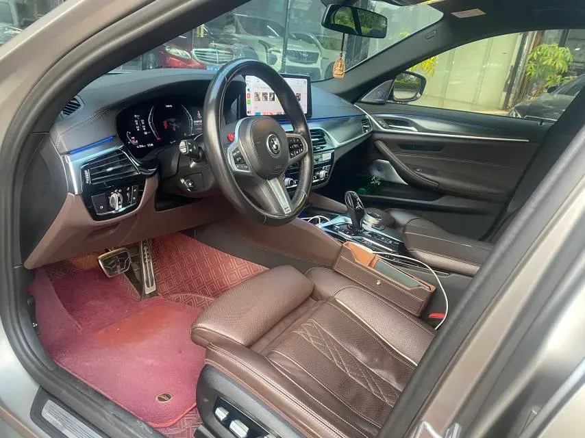 2022 BMW 5 Series 3.0T 340HP L6 8AT,autocango,china used car exporter,china ev exporter,chinese used car exporter,chinese used ev exporter
