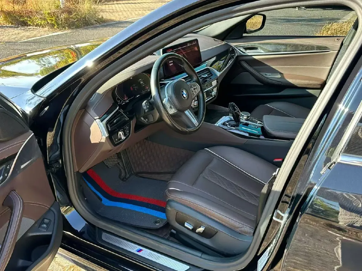 2022 BMW 5 Series 2.0T 252HP L4 8AT,autocango,china used car exporter,china ev exporter,chinese used car exporter,chinese used ev exporter