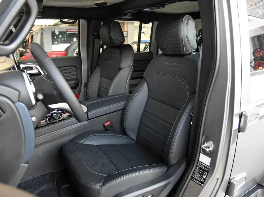 2023 Beijing BJ40 2.0T 224HP L4 8AT,autocango,china used car exporter,china ev exporter,chinese used car exporter,chinese used ev exporter