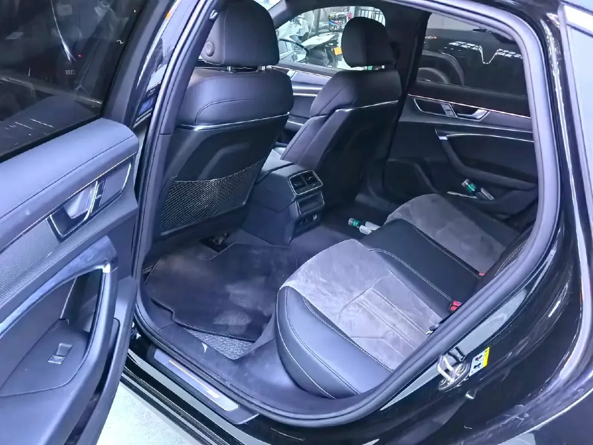 2023 Audi A6L 2.0T 190HP L4 7DCT,autocango,china used car exporter,china ev exporter,chinese used car exporter,chinese used ev exporter