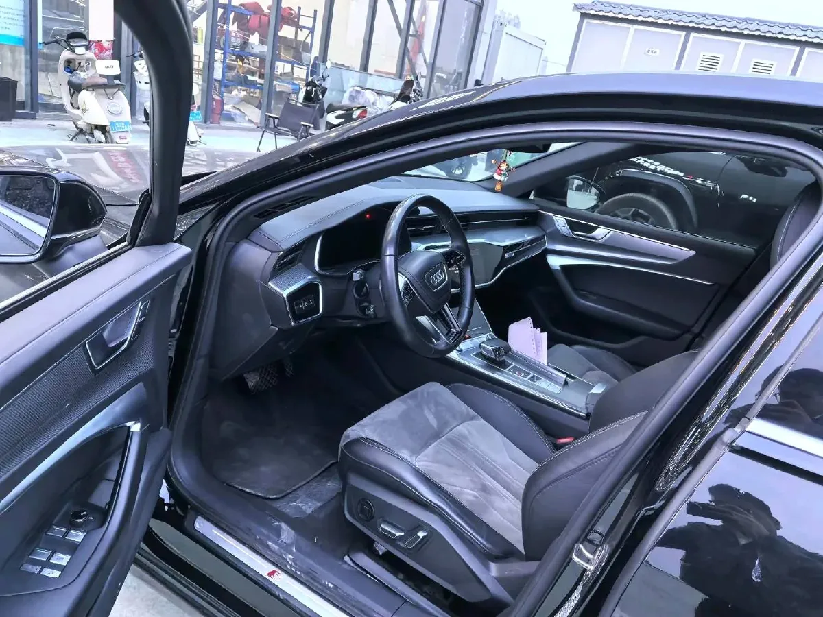 2023 Audi A6L 2.0T 190HP L4 7DCT,autocango,china used car exporter,china ev exporter,chinese used car exporter,chinese used ev exporter