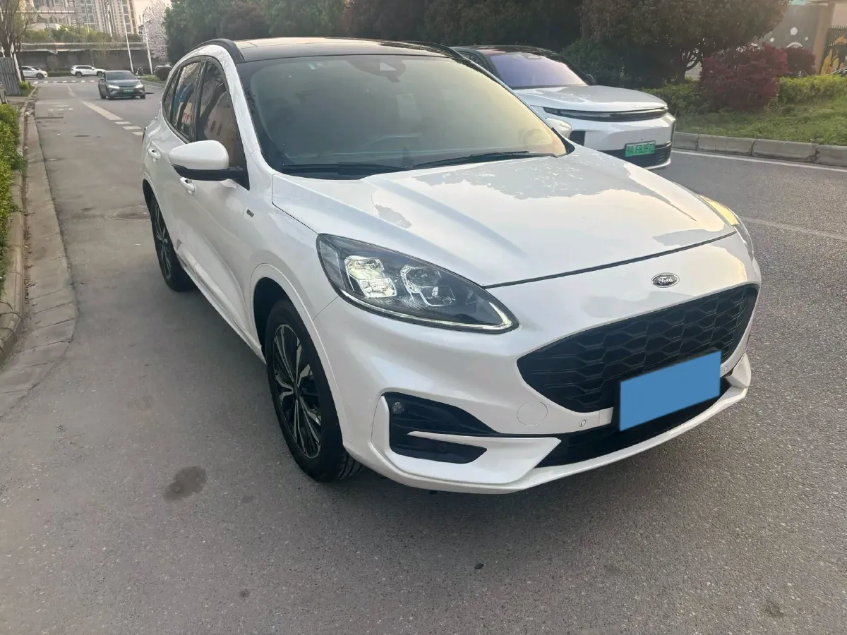 2020 Ford Escape 2.0T 248HP L4 8AT,autocango,china used car exporter,china ev exporter,chinese used car exporter,chinese used ev exporter