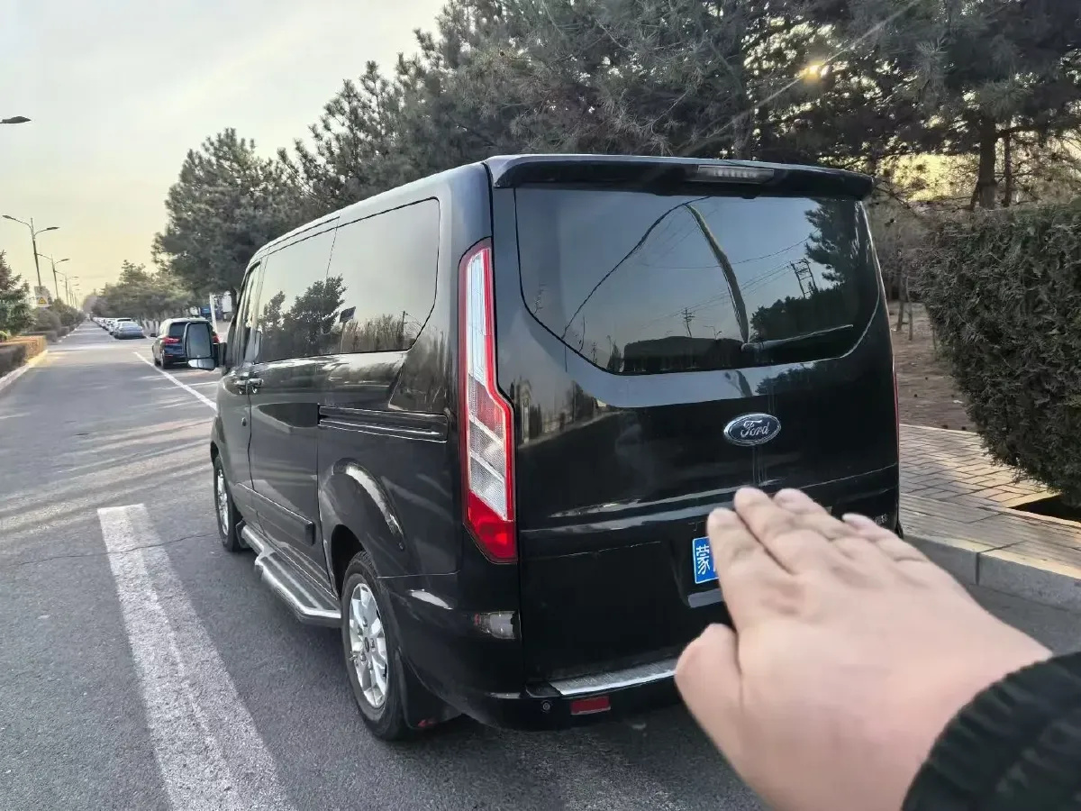 2020 Ford Tourneo 2.0T 203HP L4 6AT,autocango,china used car exporter,china ev exporter,chinese used car exporter,chinese used ev exporter