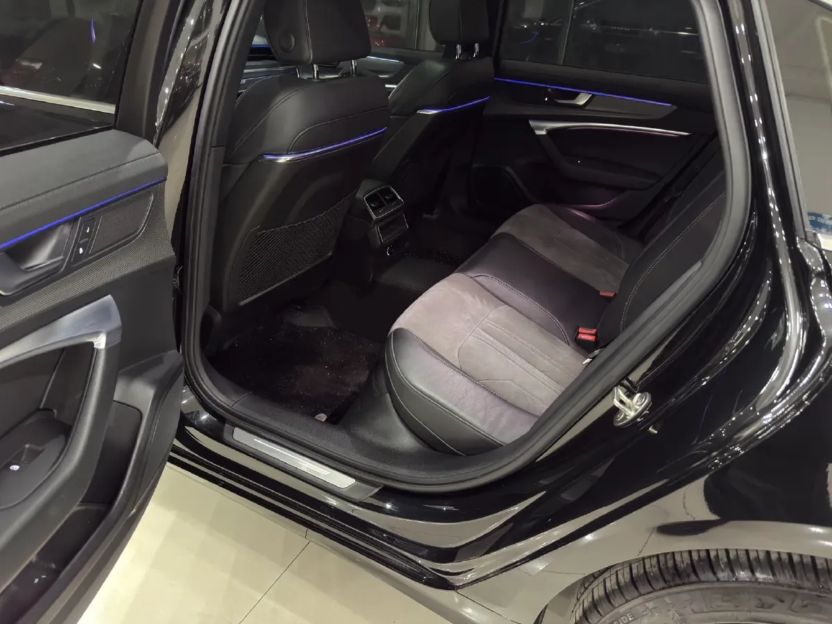 2021 Audi A6L 2.0T 190HP L4 7DCT,autocango,china used car exporter,china ev exporter,chinese used car exporter,chinese used ev exporter