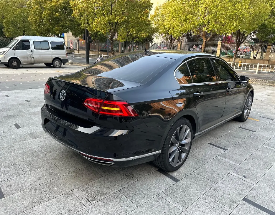 2019 Volkswagen Magotan 2.0T 186HP L4 7DCT,autocango,china used car exporter,china ev exporter,chinese used car exporter,chinese used ev exporter