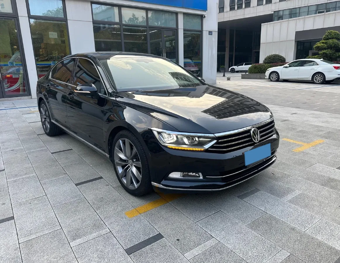 2019 Volkswagen Magotan 2.0T 186HP L4 7DCT,autocango,china used car exporter,china ev exporter,chinese used car exporter,chinese used ev exporter