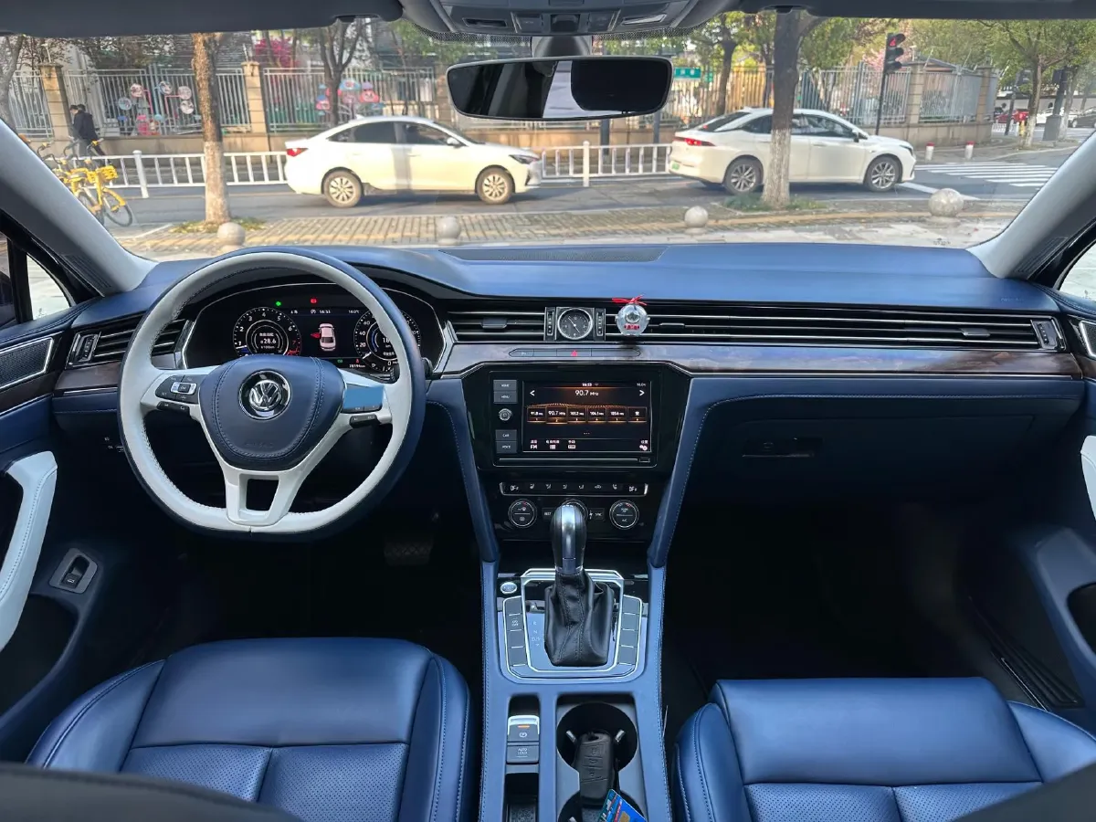 2019 Volkswagen Magotan 2.0T 186HP L4 7DCT,autocango,china used car exporter,china ev exporter,chinese used car exporter,chinese used ev exporter