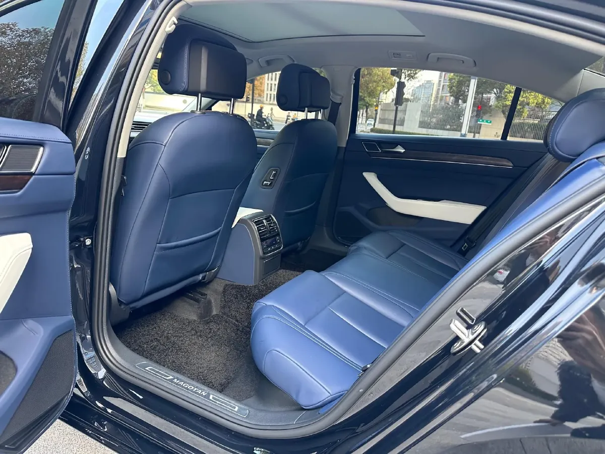 2019 Volkswagen Magotan 2.0T 186HP L4 7DCT,autocango,china used car exporter,china ev exporter,chinese used car exporter,chinese used ev exporter