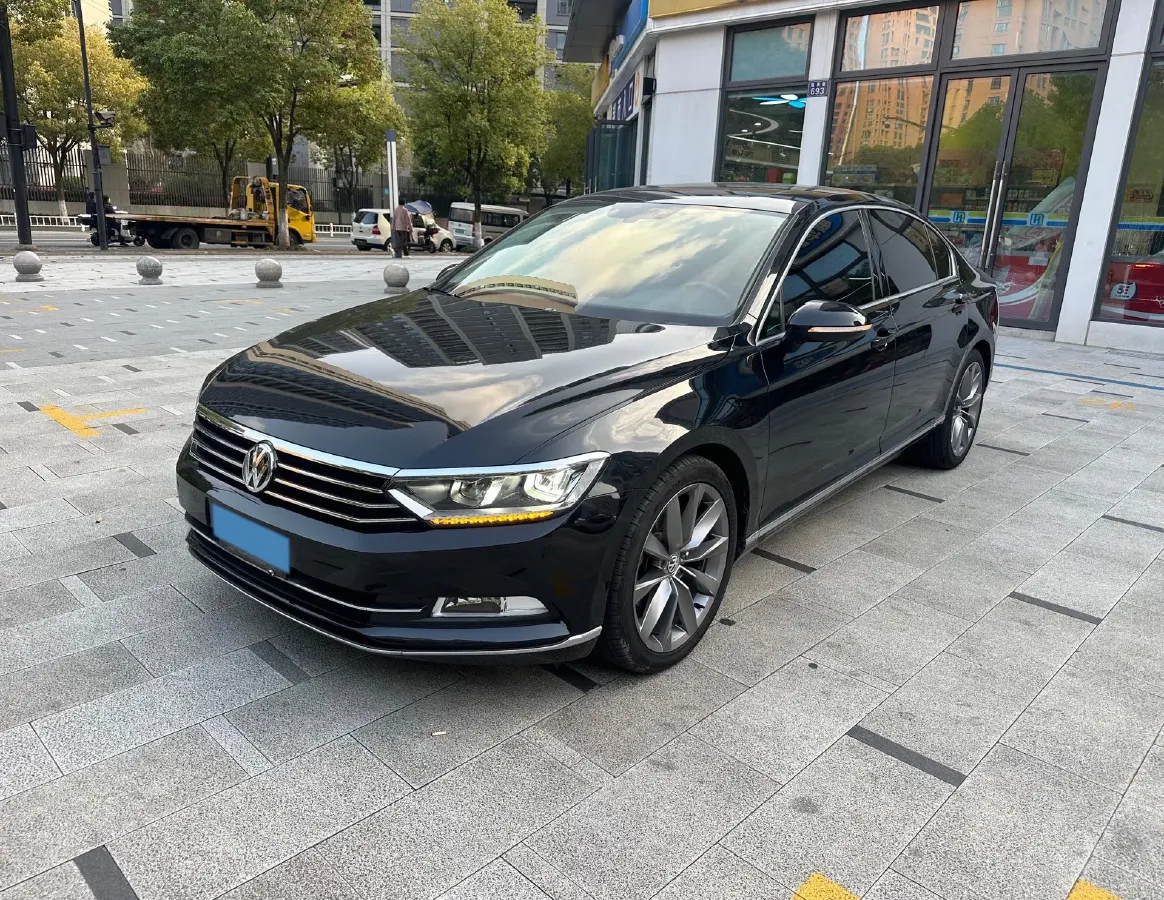 2019 Volkswagen Magotan 2.0T 186HP L4 7DCT,autocango,china used car exporter,china ev exporter,chinese used car exporter,chinese used ev exporter
