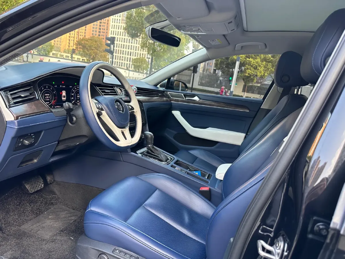 2019 Volkswagen Magotan 2.0T 186HP L4 7DCT,autocango,china used car exporter,china ev exporter,chinese used car exporter,chinese used ev exporter