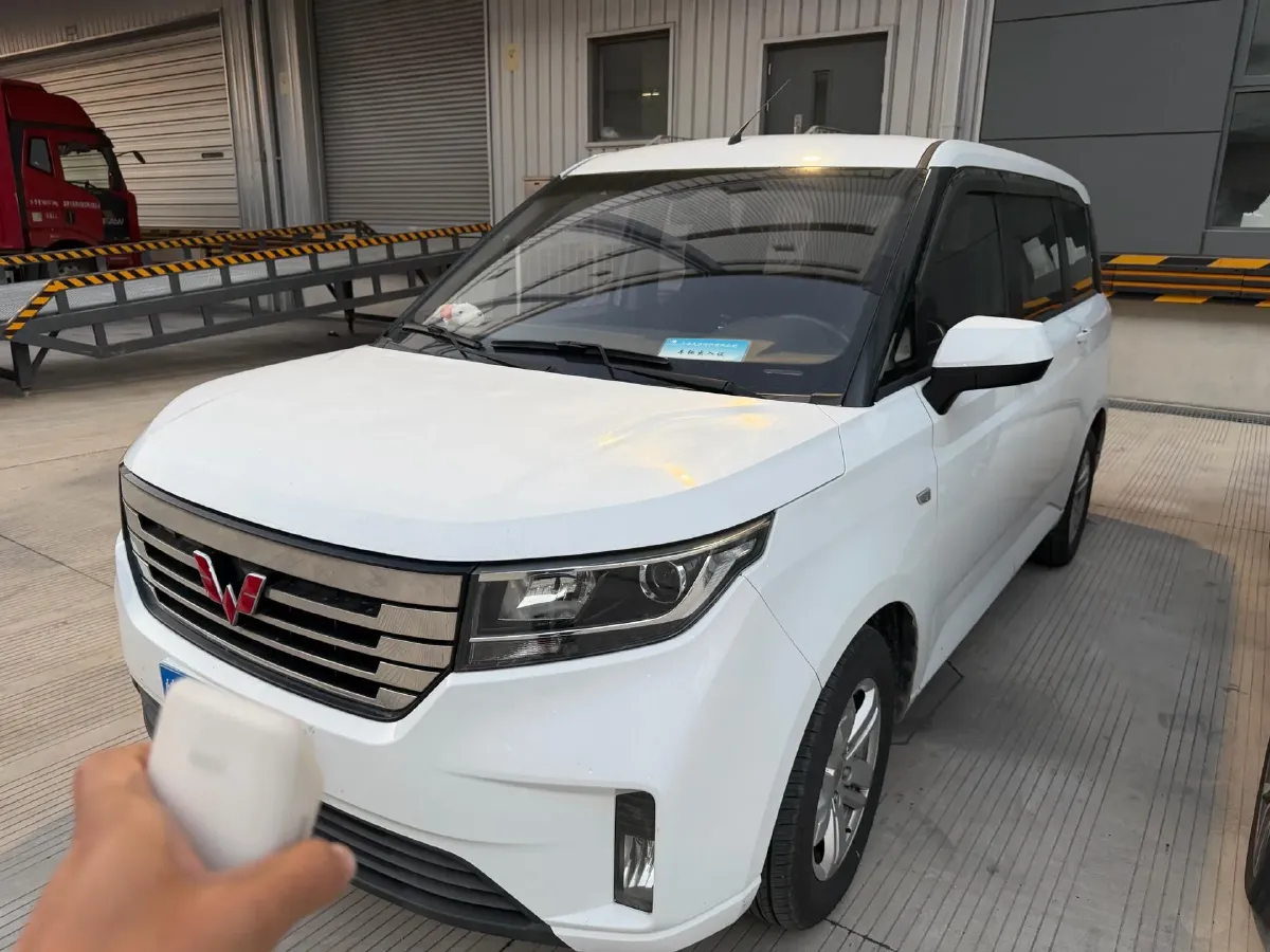 2019 WuLing HongGuang Plus 1.5T 147HP L4 6MT,autocango,china used car exporter,china ev exporter,chinese used car exporter,chinese used ev exporter