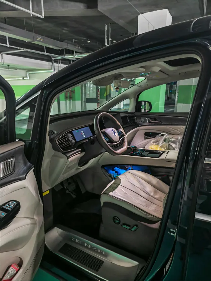 2022 HongQi HS7 3.0T 337HP V6 8AT,autocango,china used car exporter,china ev exporter,chinese used car exporter,chinese used ev exporter