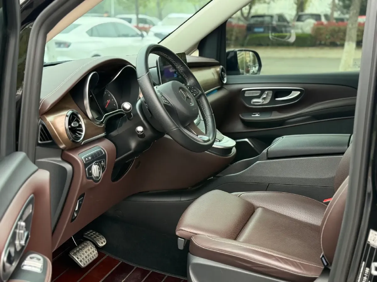 2022 Mercedes-Benz V Class 2.0T 211HP L4 9AT,autocango,china used car exporter,china ev exporter,chinese used car exporter,chinese used ev exporter