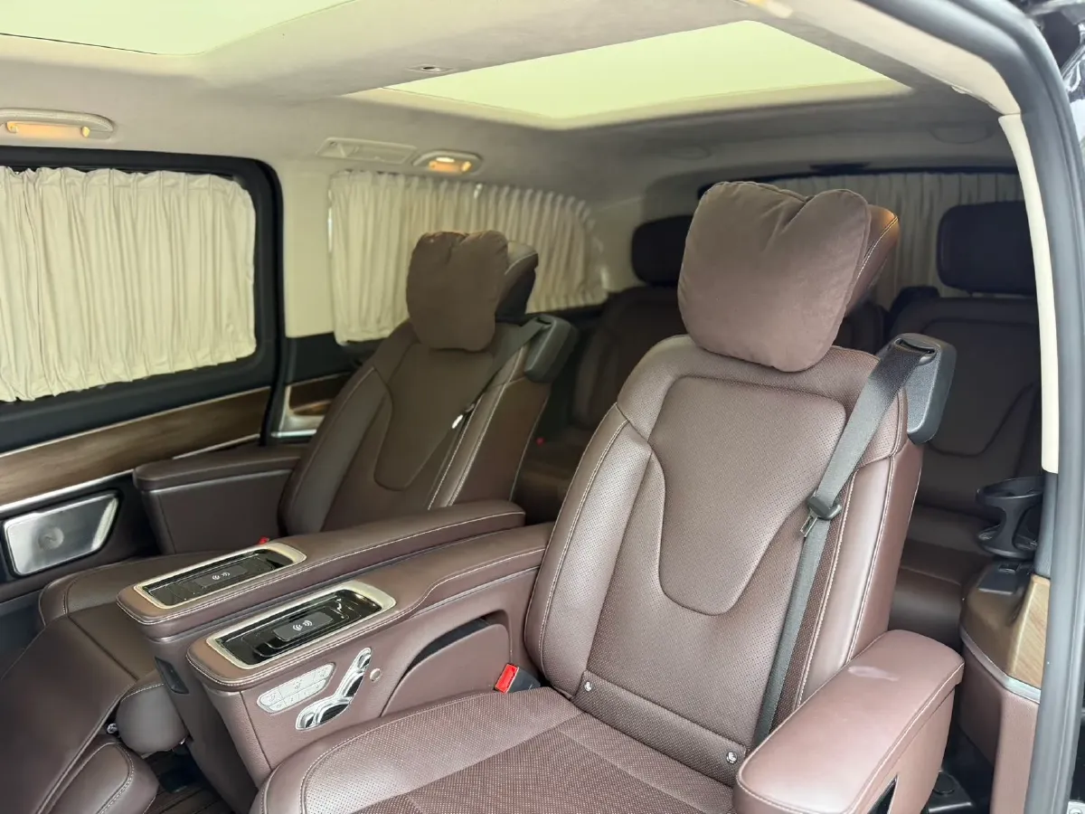 2022 Mercedes-Benz V Class 2.0T 211HP L4 9AT,autocango,china used car exporter,china ev exporter,chinese used car exporter,chinese used ev exporter