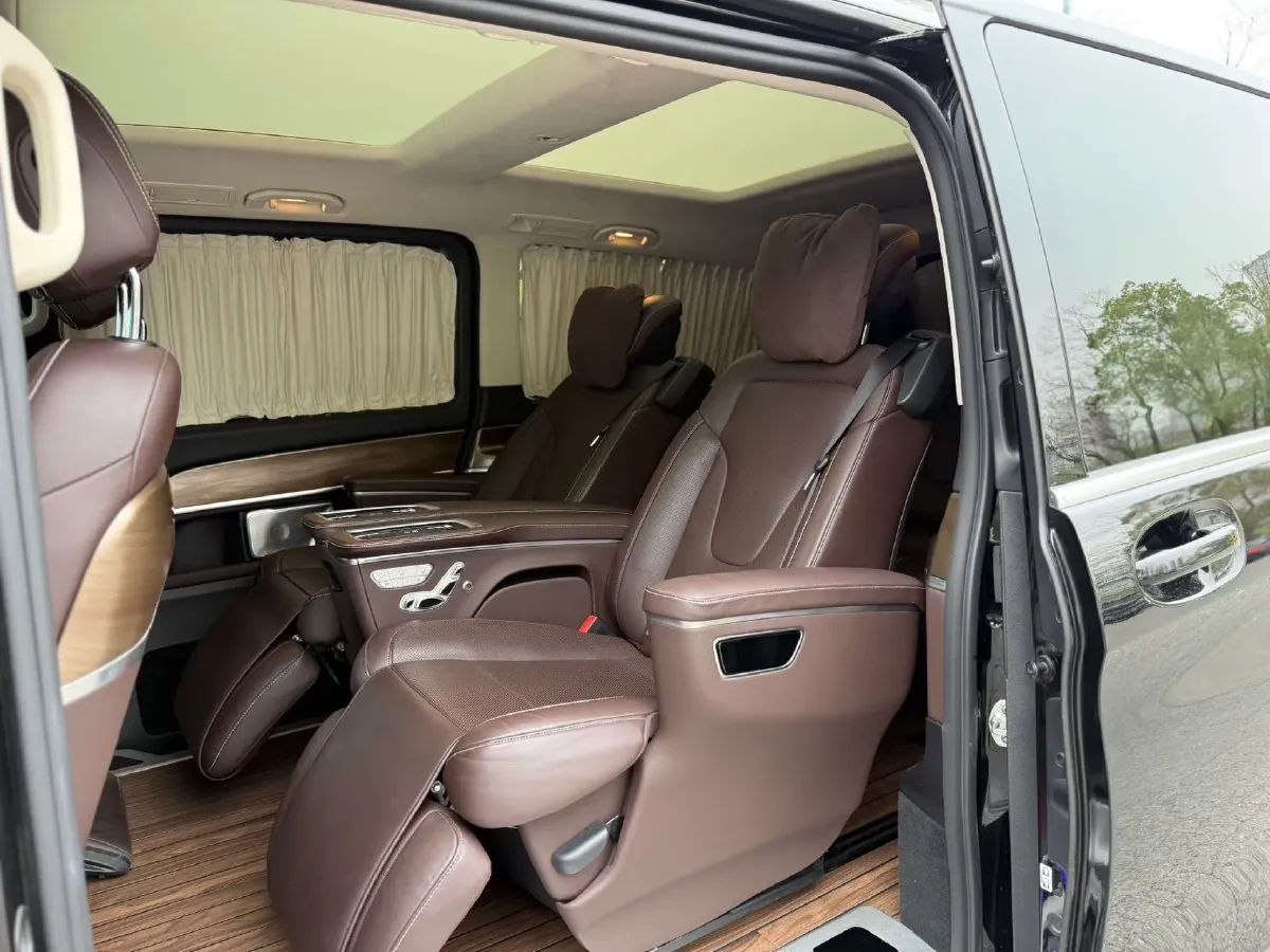 2022 Mercedes-Benz V Class 2.0T 211HP L4 9AT,autocango,china used car exporter,china ev exporter,chinese used car exporter,chinese used ev exporter