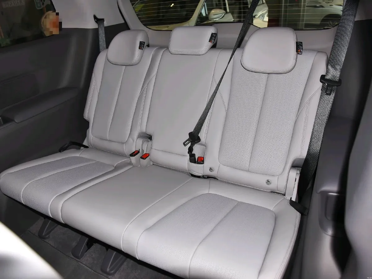 2025 Buick GL8 2.0T 237HP L4 9AT,autocango,china used car exporter,china ev exporter,chinese used car exporter,chinese used ev exporter