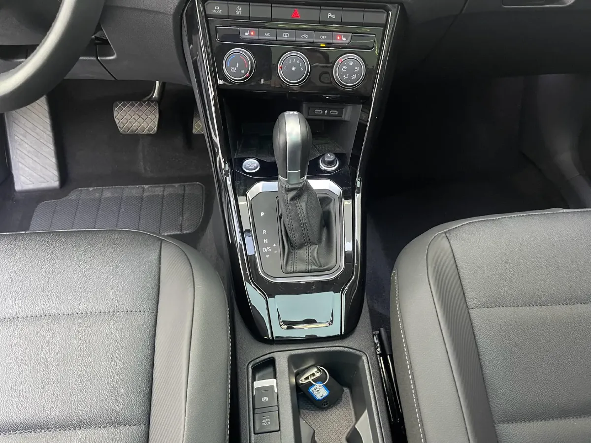 2022 Volkswagen T-Roc 1.4T 150HP L4 7DCT,autocango,china used car exporter,china ev exporter,chinese used car exporter,chinese used ev exporter