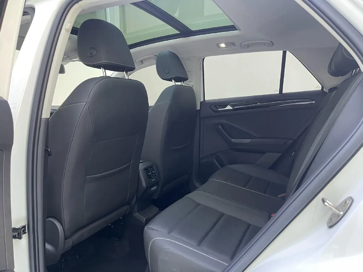 2022 Volkswagen T-Roc 1.4T 150HP L4 7DCT,autocango,china used car exporter,china ev exporter,chinese used car exporter,chinese used ev exporter