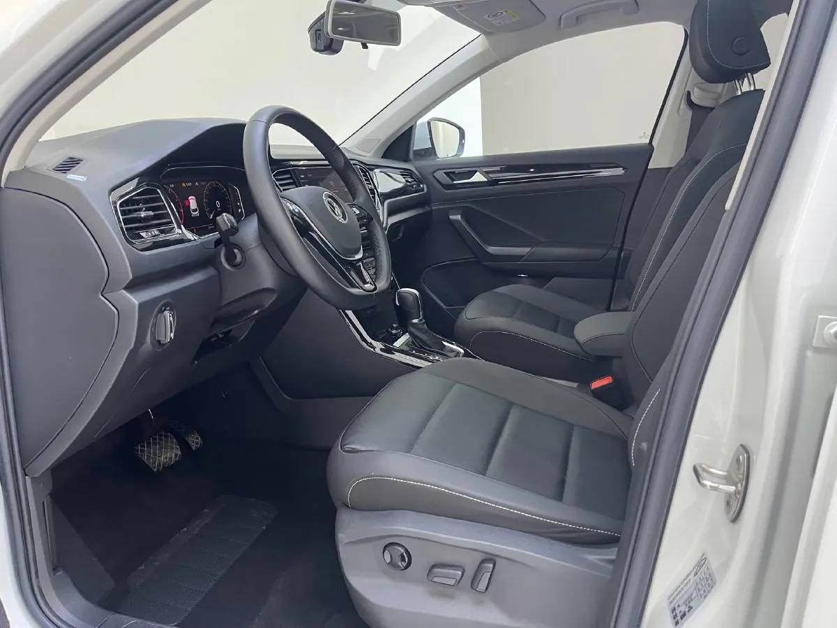 2022 Volkswagen T-Roc 1.4T 150HP L4 7DCT,autocango,china used car exporter,china ev exporter,chinese used car exporter,chinese used ev exporter