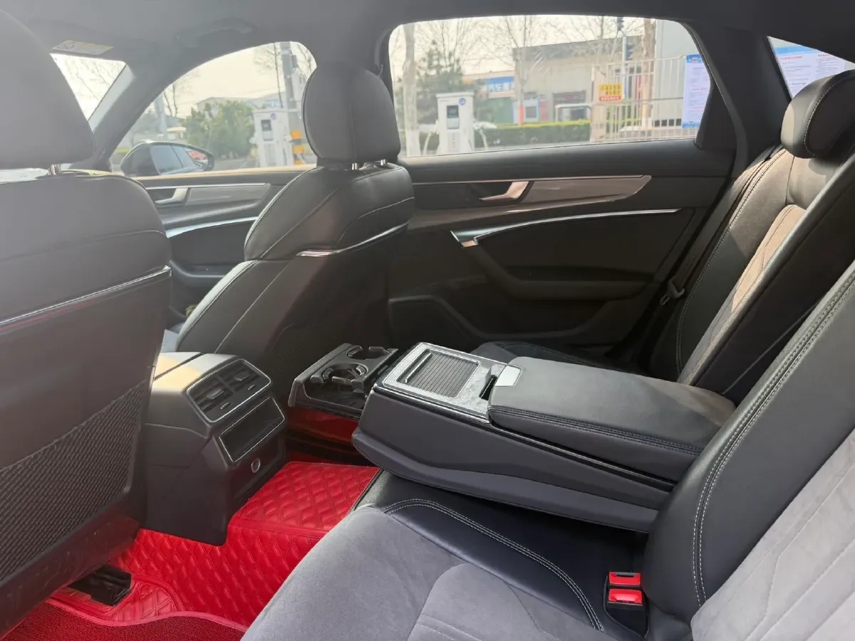 2022 Audi A6L 2.0T 190HP L4 7DCT,autocango,china used car exporter,china ev exporter,chinese used car exporter,chinese used ev exporter