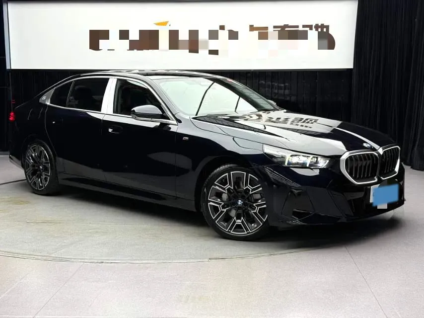 2025 BMW 5 Series 2.0T 258HP L4 8AT,autocango,china used car exporter,china ev exporter,chinese used car exporter,chinese used ev exporter